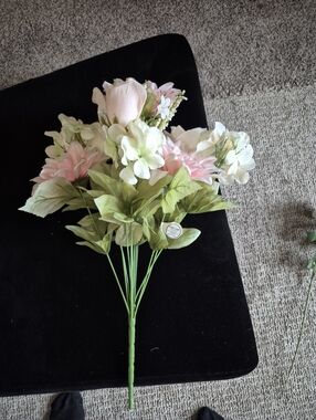 Artificial floral arrangement